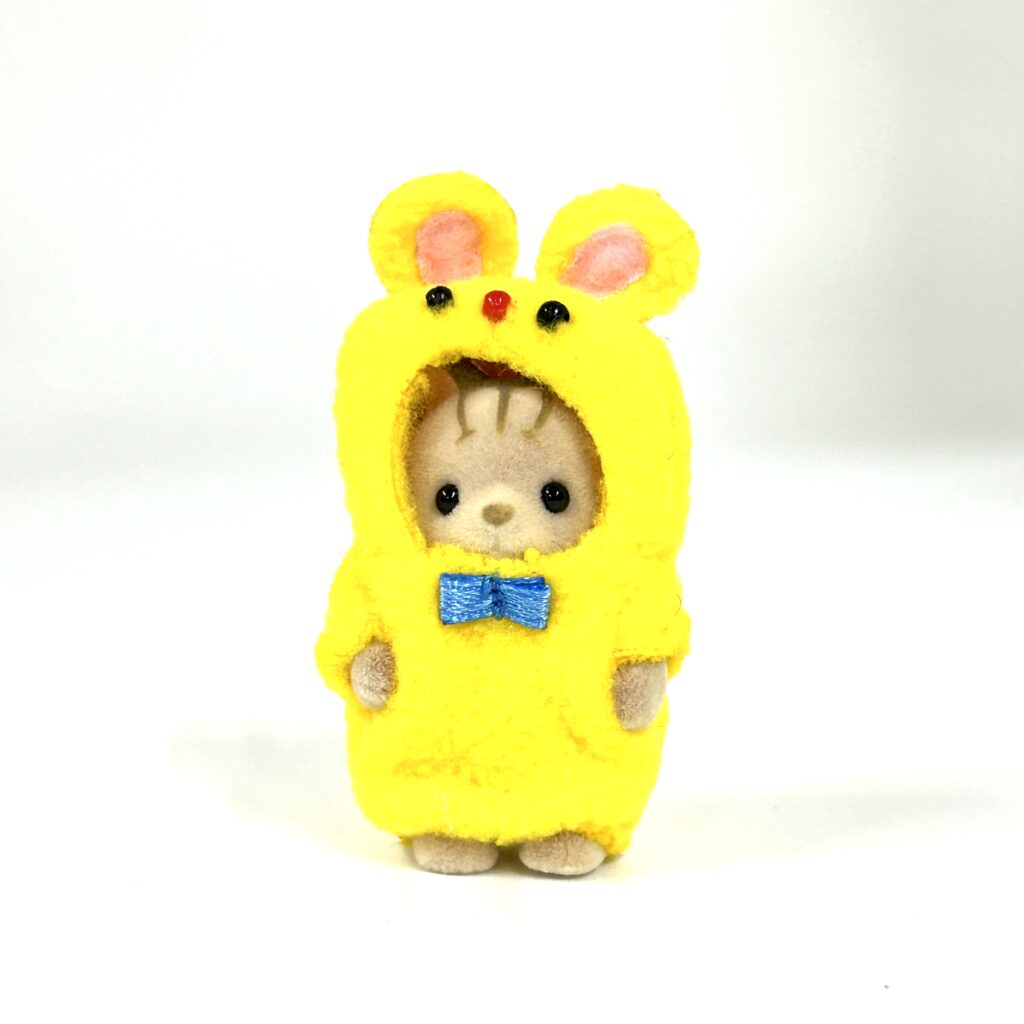 [used] 35th Anniversary Striped Cat Baby In Yellow Bear Costume 2020 14527 Sylvanian Families Calico Critters