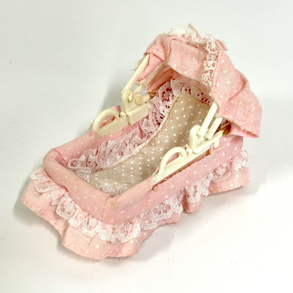 [used] Baby Cradle Sylvanian Families Calico Critters