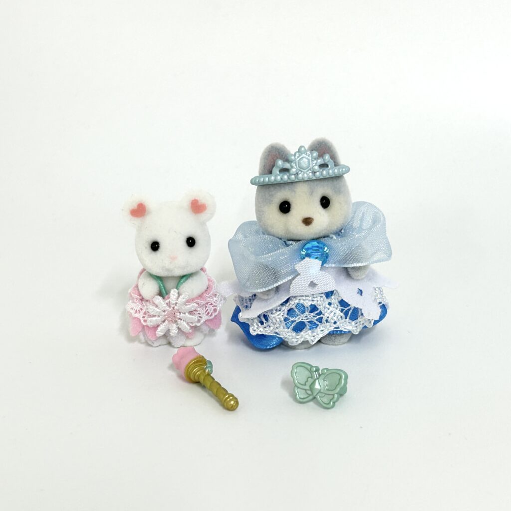 [used] Baby Husky and Marshmallow Mouse in Dream Royal princess Clothing Sylvanian Families Calico Critters