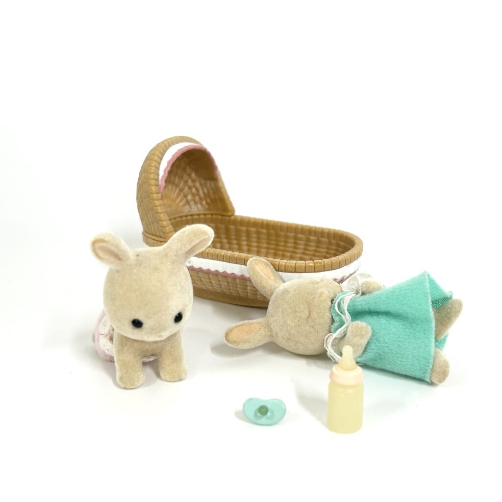 [used] Sleeping Ivory Rabbit Babies Sylvanian Families Calico Critters