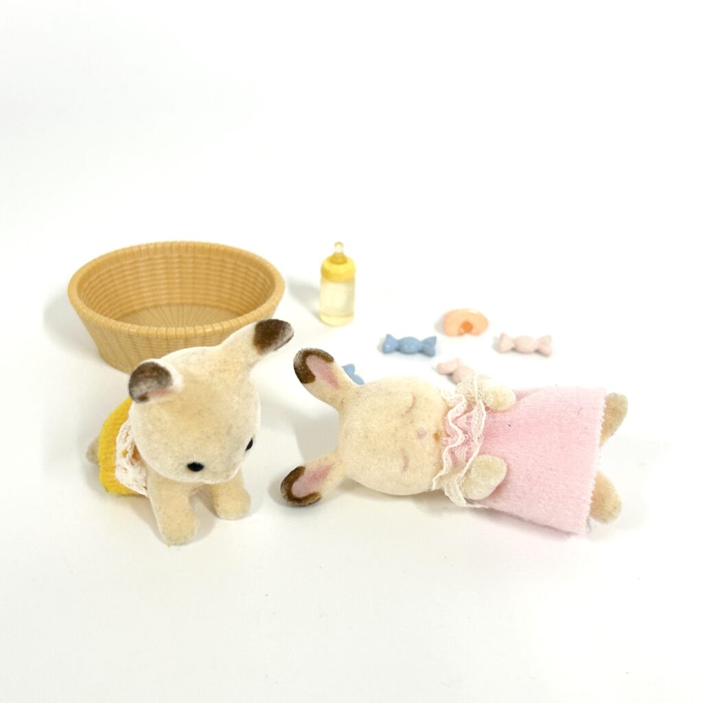 [used] Sleeping Chocolate Rabbit Babies Sylvanian Families Calico Critters