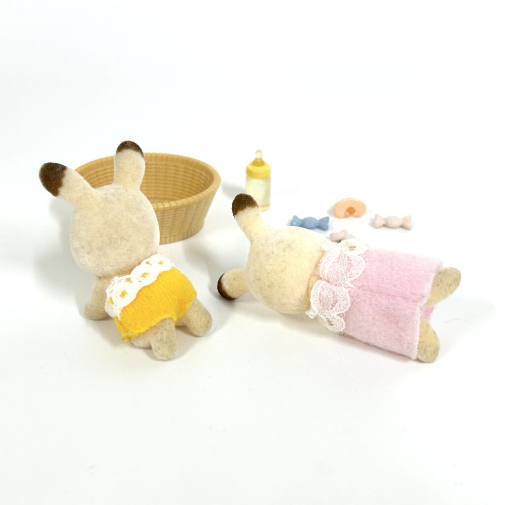 [used] Sleeping Chocolate Rabbit Babies Sylvanian Families Calico Critters
