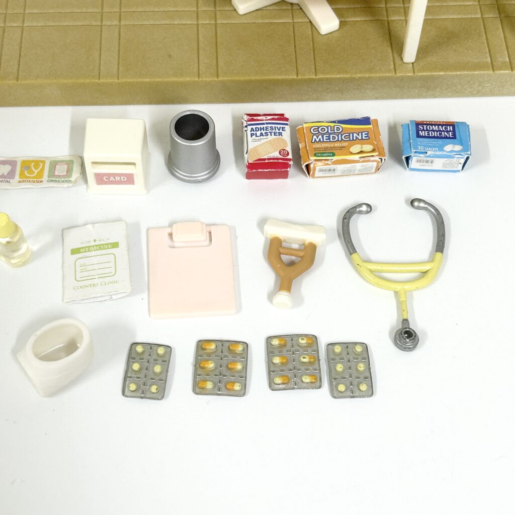 [used] Country Clinic 2013 H-12 Sylvanian Families Calico Critters