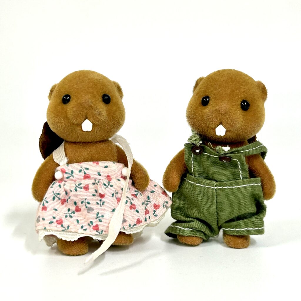 [used] Beaver Boy and Girl Sylvanian Families Calico Critters