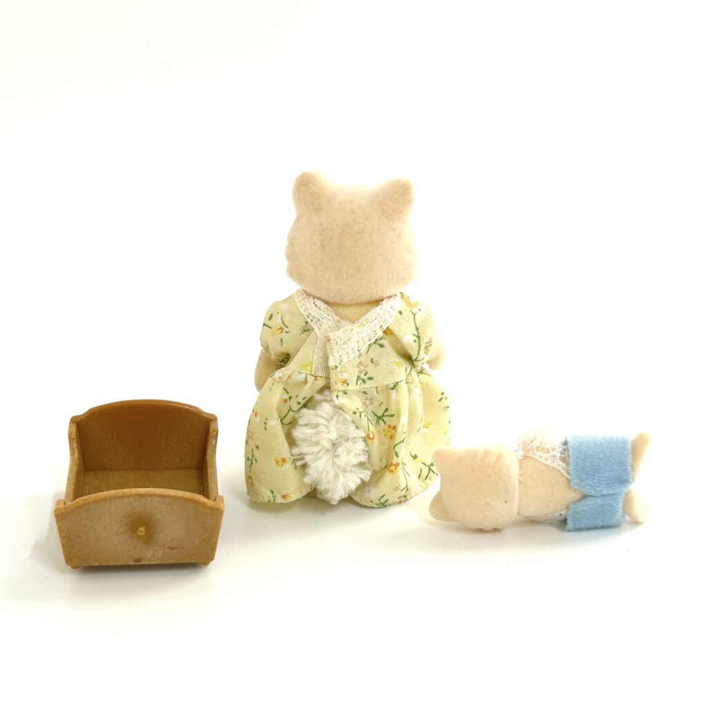 [used] Cream Cat Mother Baby Sylvanian Families Calico Critters