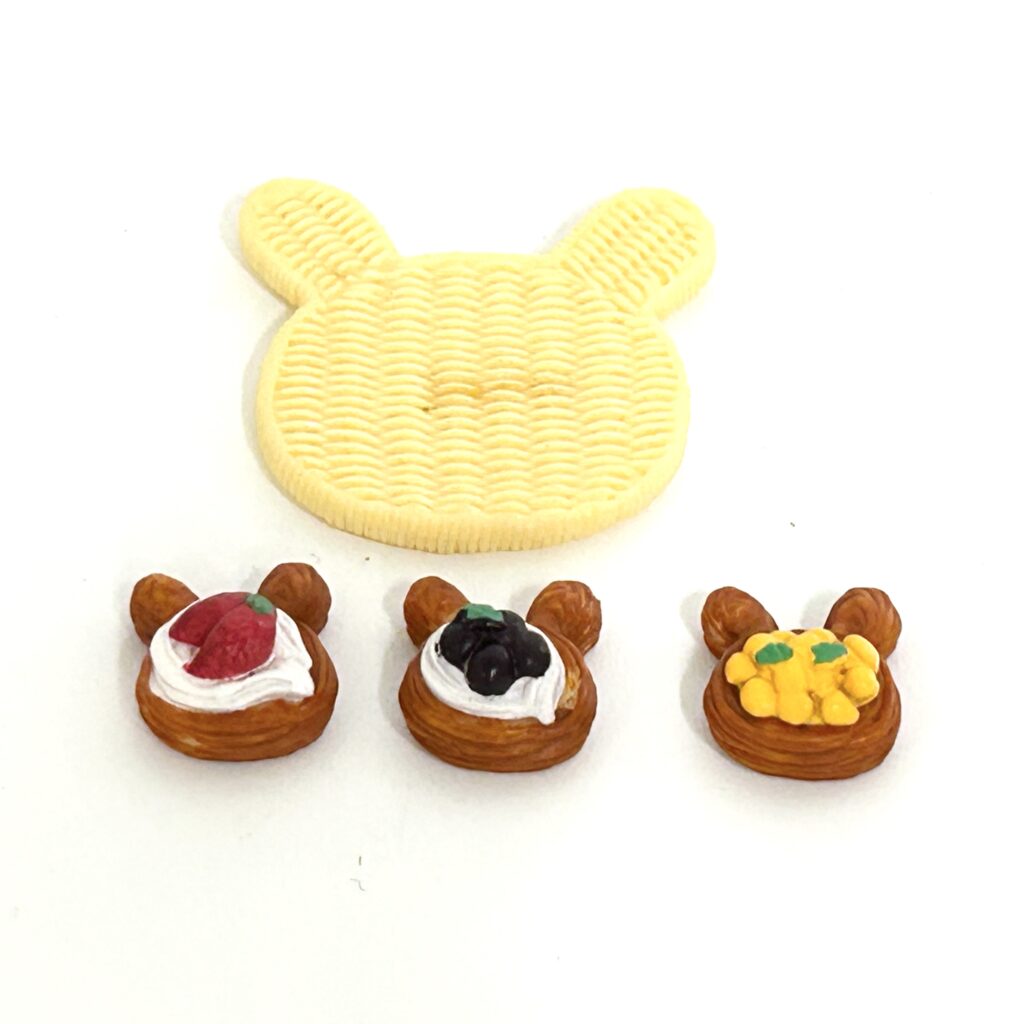 [used] Capsule Toy Bakery Fruit Pie Sylvanian Families Calico Critters