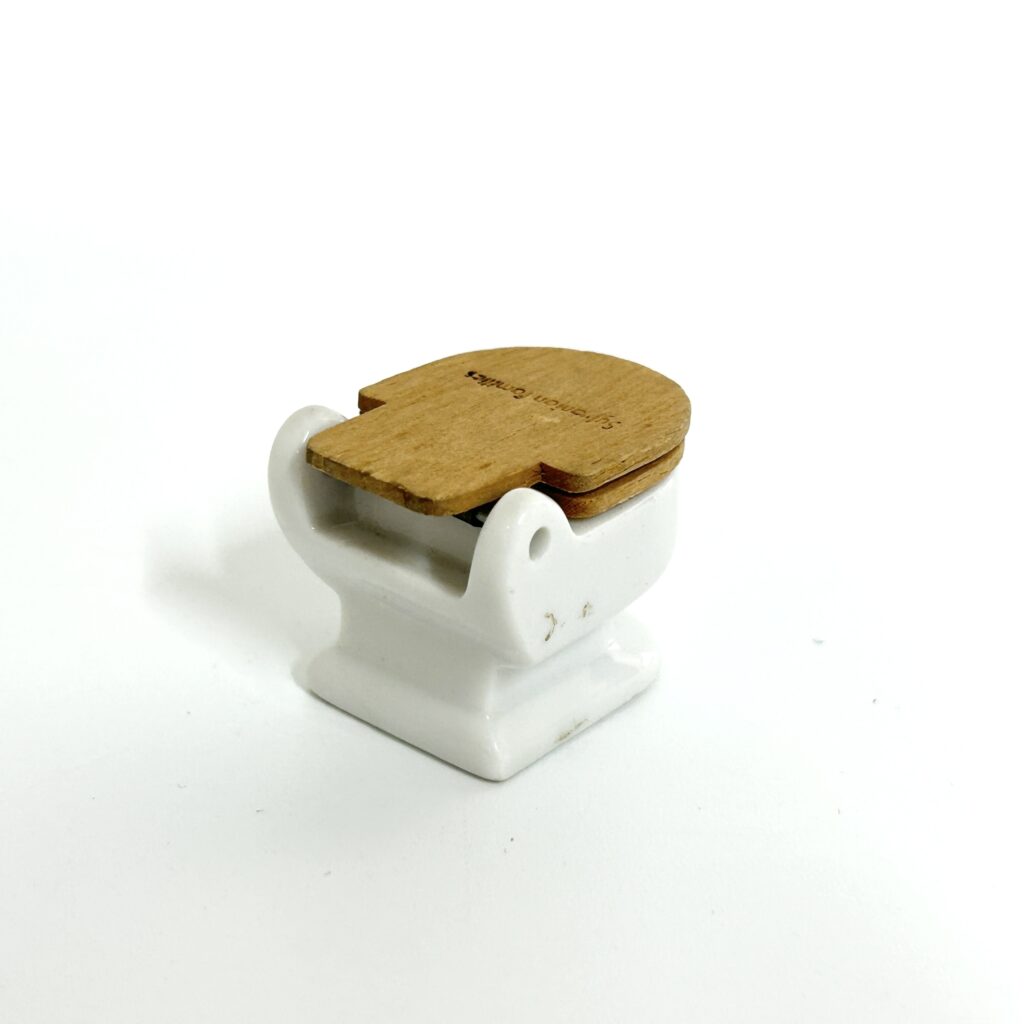 [used] Vintage Ceramic Toilet 1986 KA-35-600 Sylvanian Families Calico Critters