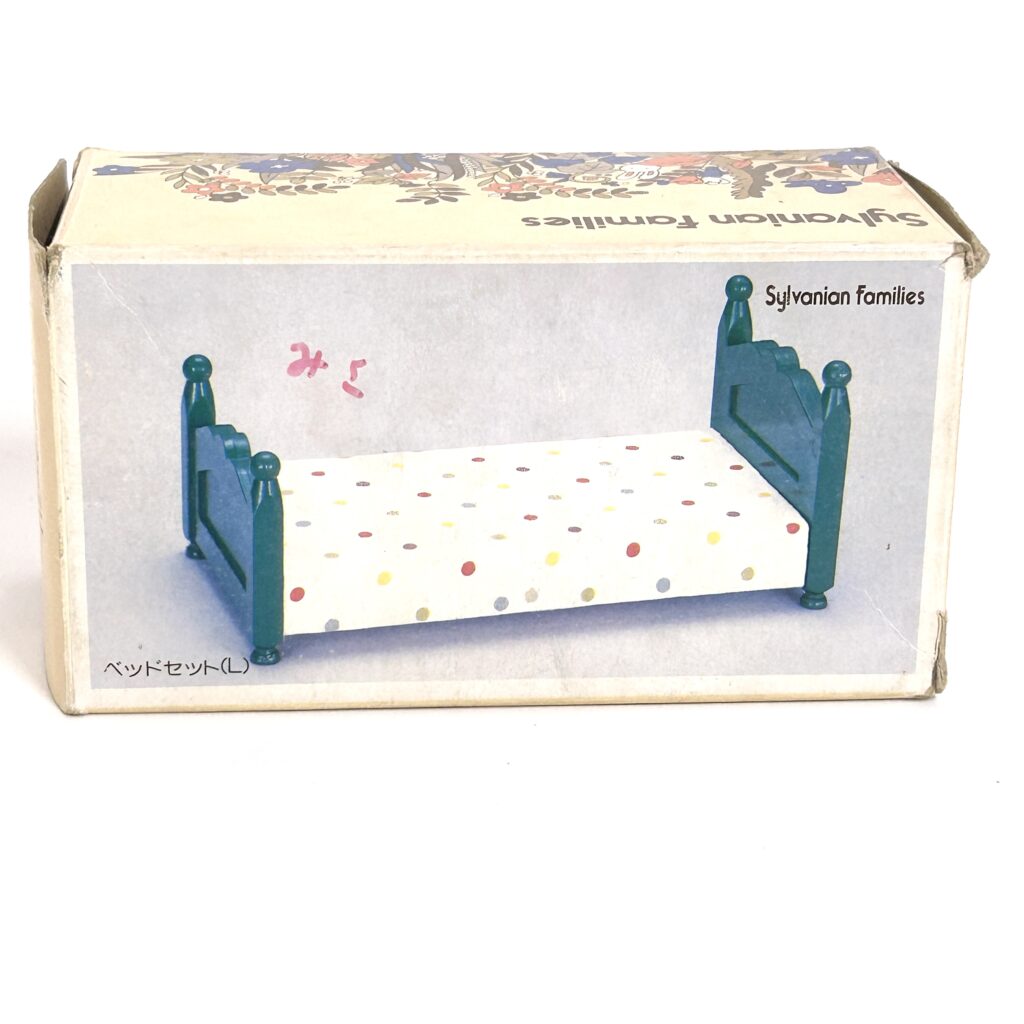 [used] Vintage Green Bed (L) Polka Dots White KA-07 Sylvanian Families Calico Critters