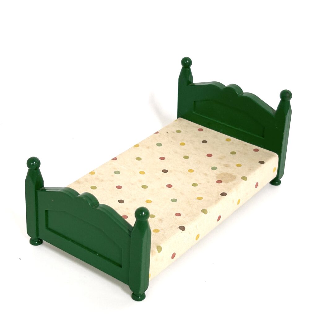 [used] Vintage Green Bed (L) Polka Dots White KA-07 Sylvanian Families Calico Critters