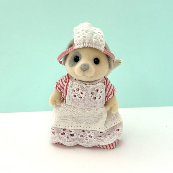 [Used] IVORY DOG MOTHER WAITRESS Japan Sylvanian Families