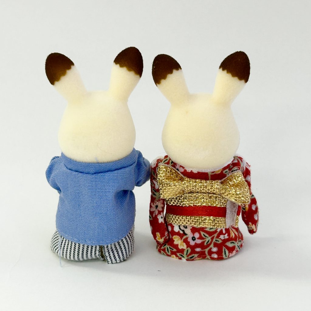Sylvanian Families C-74 Cioccolato Coniglio Famiglia Anniversario - Set Con Mobili E Figure, Nuovo