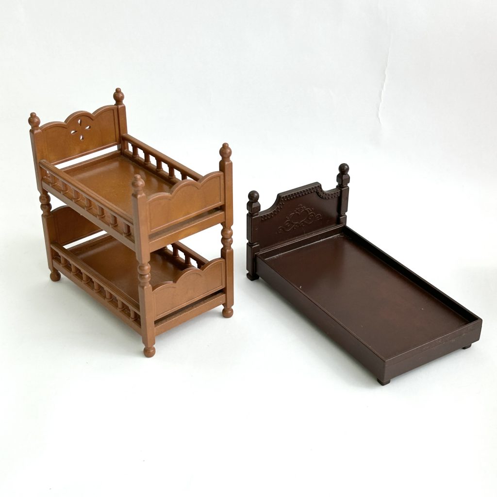 [d'occasion] Ensemble de cadre de lit Sylvanian Families Calico Critters