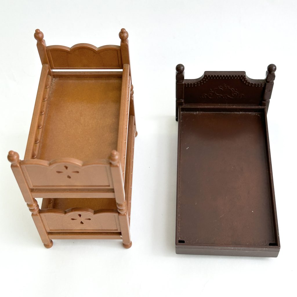 [d'occasion] Ensemble de cadre de lit Sylvanian Families Calico Critters