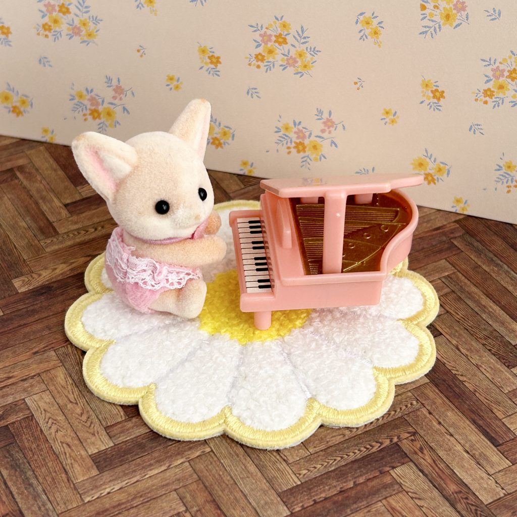 سجادة زهور مستديرة صغيرة صفراء سيريا