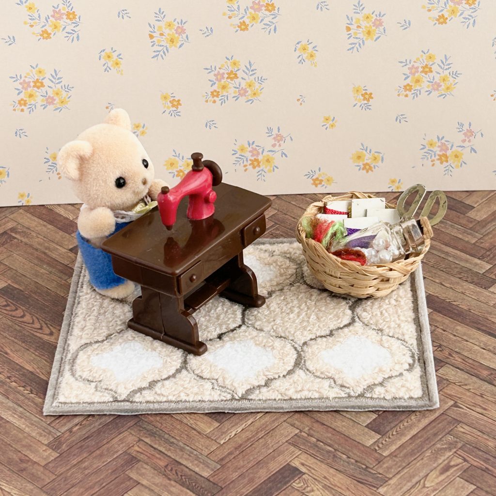 Miniature Beige Arabesque Tile Pattern Rug Seria