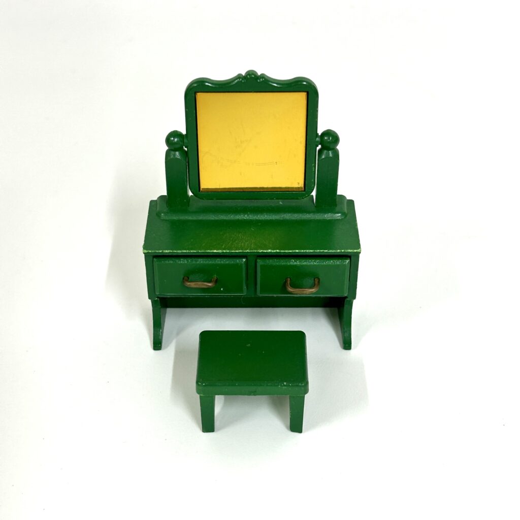 [used] Vintage Green Dresser Set Sylvanian Families Calico Critters