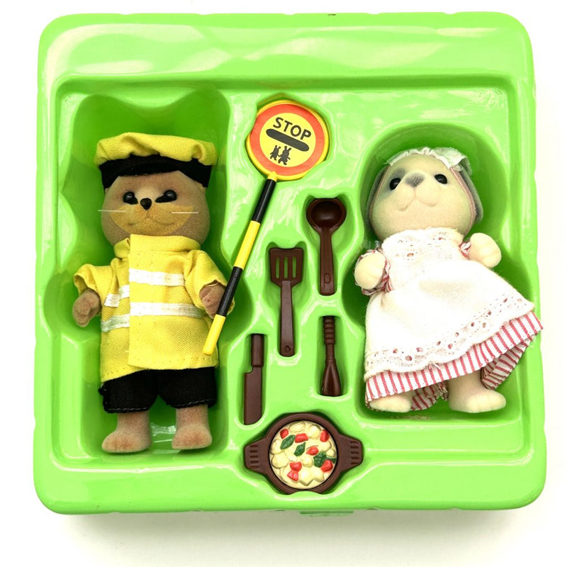 [Used] DINNER LADY & LOLLIPOP MAN 4418 Epoch Sylvanian Families