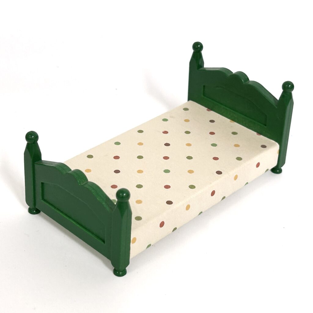 [used] Vintage Green Bed (L) Polka Dots White KA-07 Sylvanian Families Calico Critters