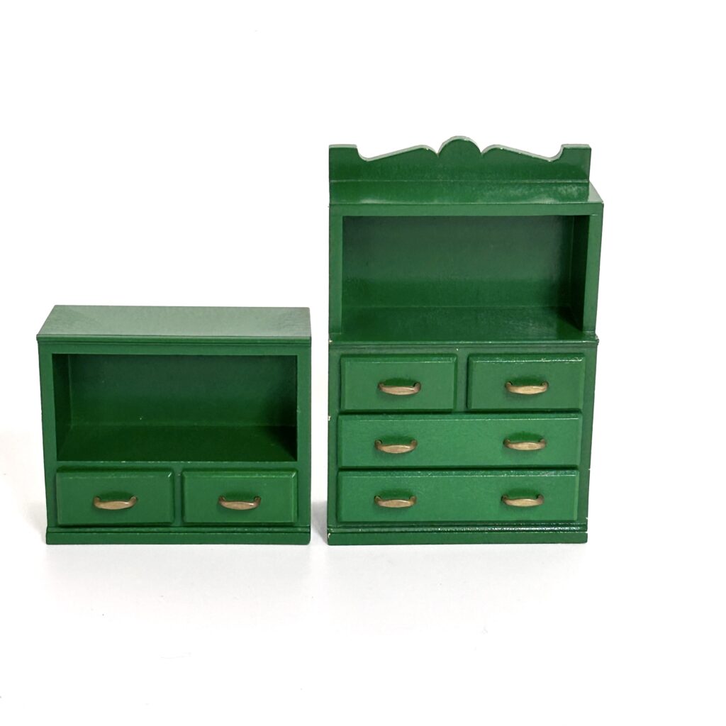 [used] Vintage Green Bookshelf and Cupboard Sylvanian Families Calico Critters