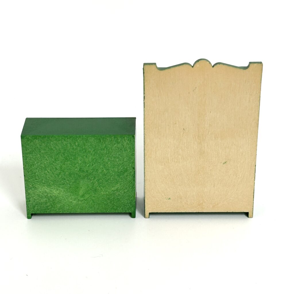 [used] Vintage Green Bookshelf and Cupboard Sylvanian Families Calico Critters