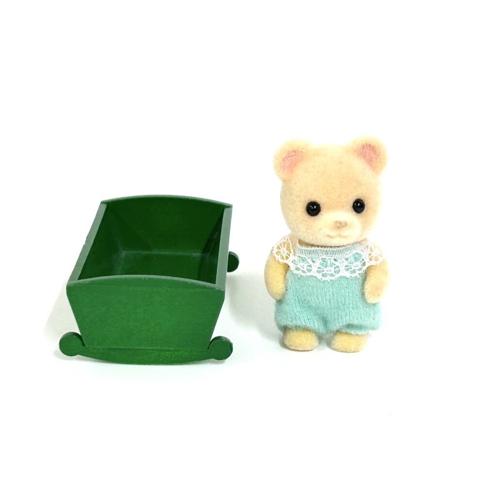 [used] Baby Crib and Baby Bear Sylvanian Families Calico Critters