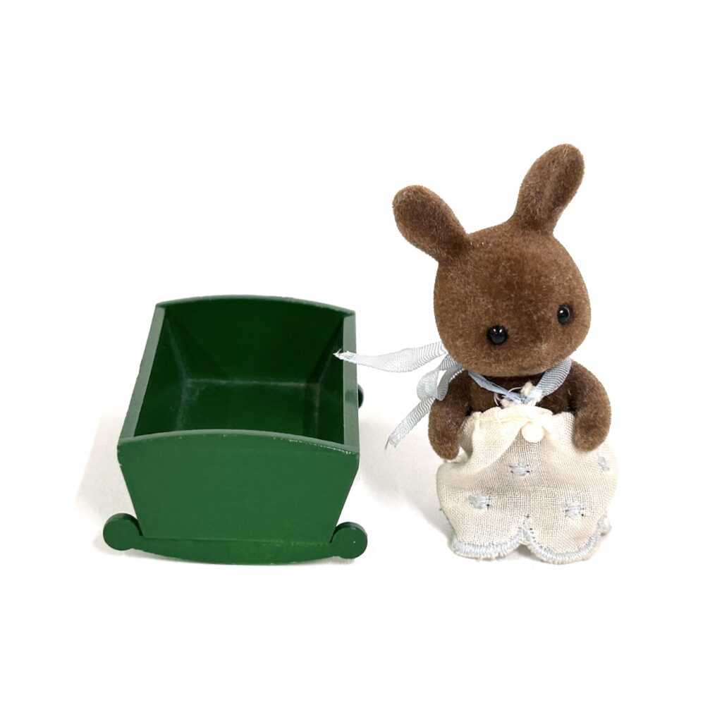 [used] Baby Crib and Baby Brown Rabbit Sylvanian Families Calico Critters