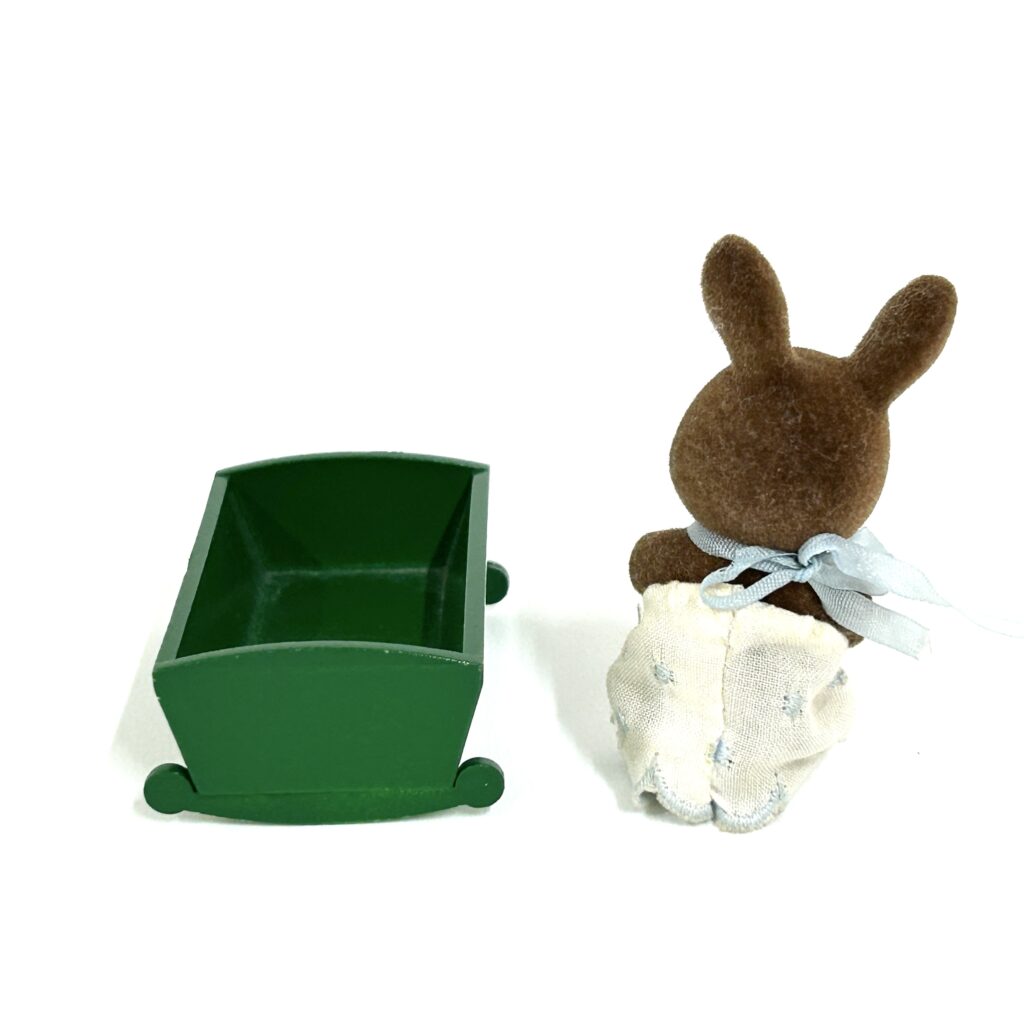 [used] Baby Crib and Baby Brown Rabbit Sylvanian Families Calico Critters