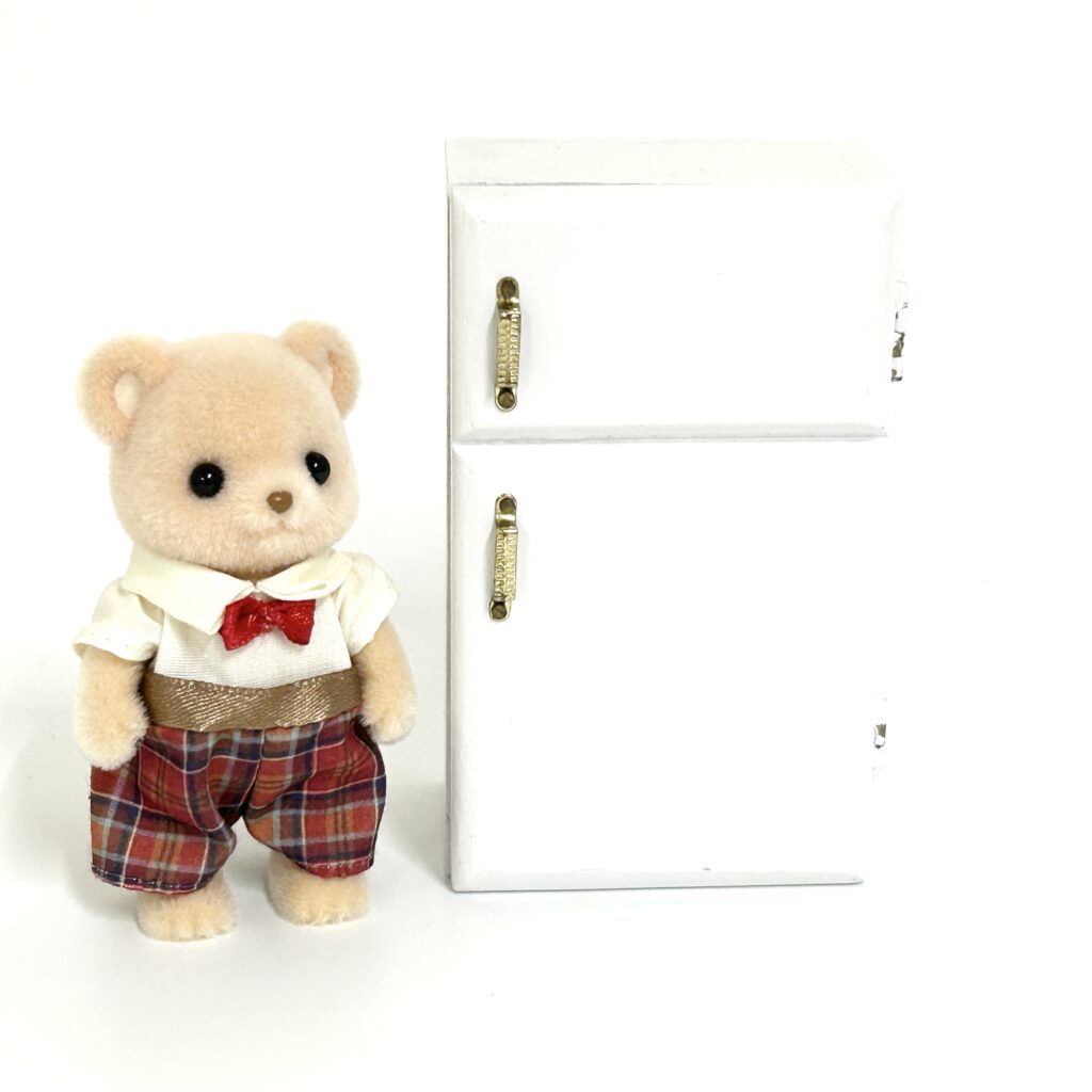 [used] Miniature White Refrigerator Unknown