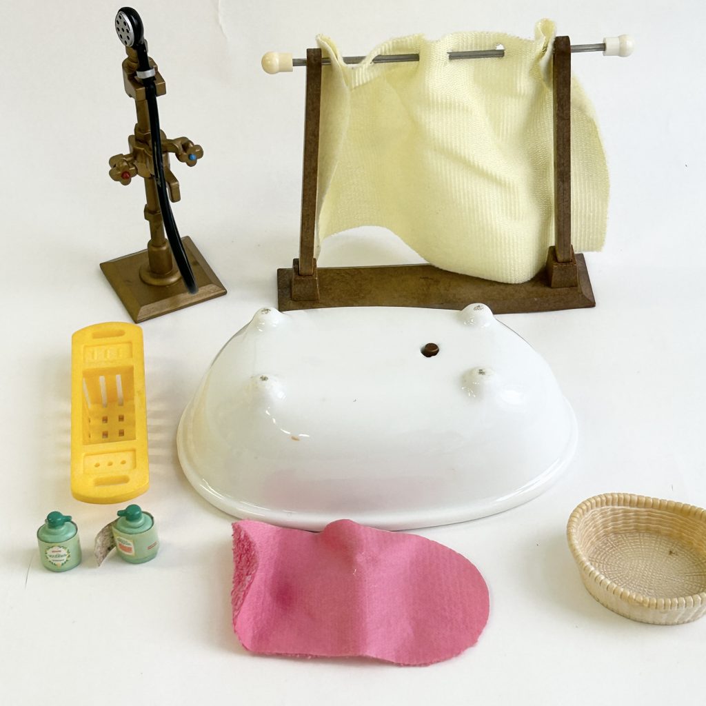 [d'occasion] Ensemble de salle de bain Sylvanian Families Calico Critters