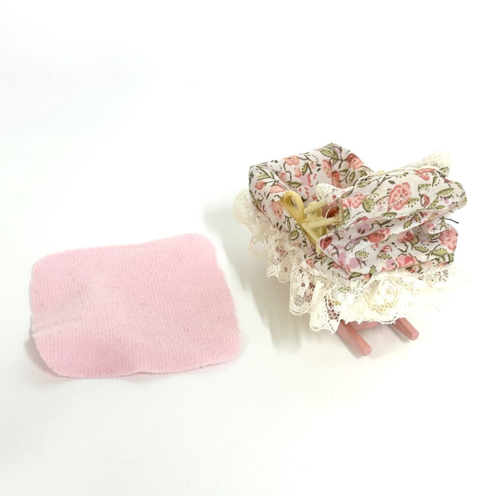 [used] Vintage Urban Life Pink Cradle 1988 A-15 Sylvanian Families Calico Critters