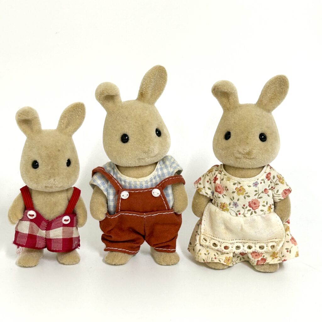 [used] Ivory Rabbit Family Sylvanian Families Calico Critters