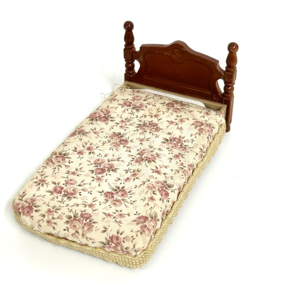 [used] Vintage Urban Life Sweet Bed Set 1987 A-06-550 Sylvanian Families Calico Critters