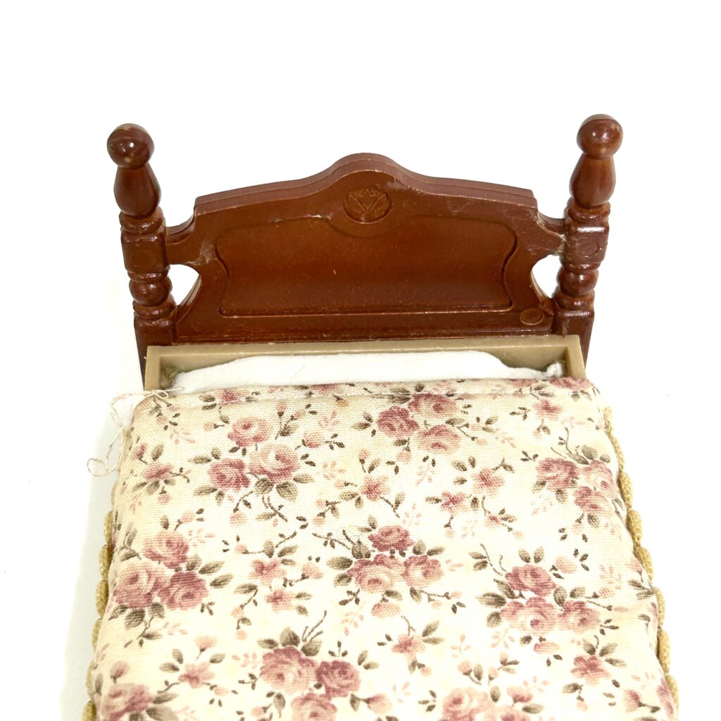 [used] Vintage Urban Life Sweet Bed Set 1987 A-06-550 Sylvanian Families Calico Critters