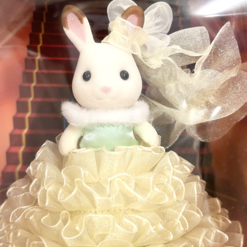 [used] Epoch 60th Anniversary Chocolate Rabbit Luxury Dress 2018 Sylvanian Families Calico Critters