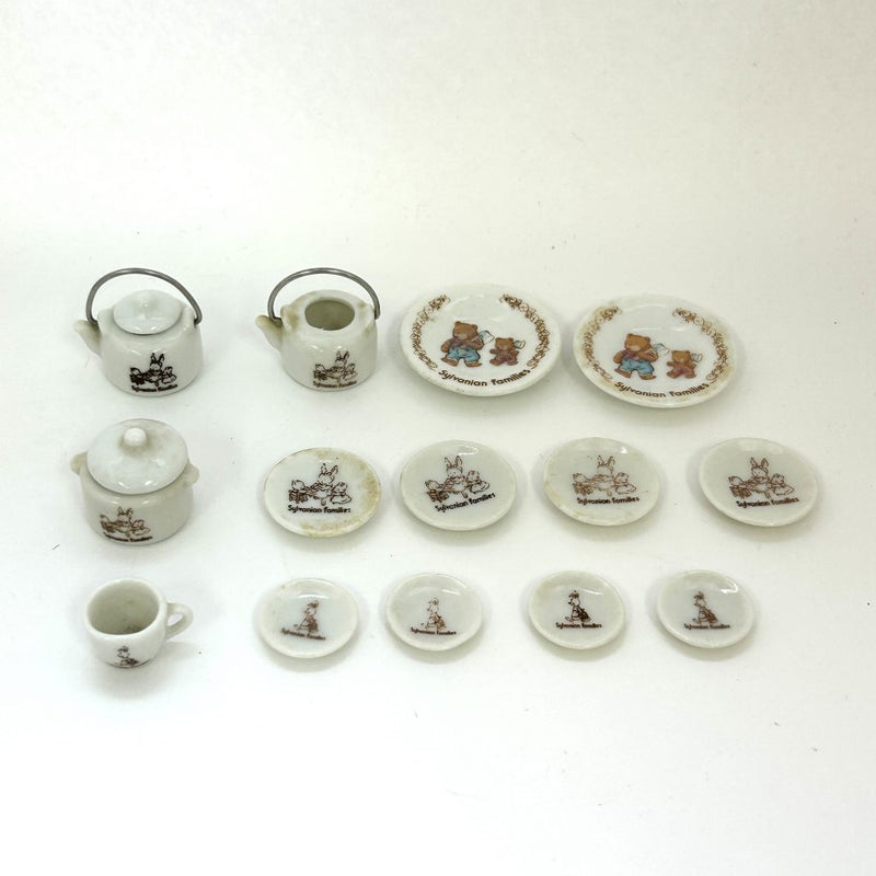 [Used] DINNERWARE SET Calico Criters Epoch Japan Sylvanian Families