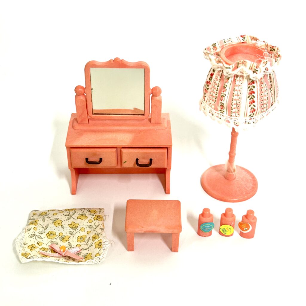 [used] Melody Dresser IF-04 Sylvanian Families Calico Critters