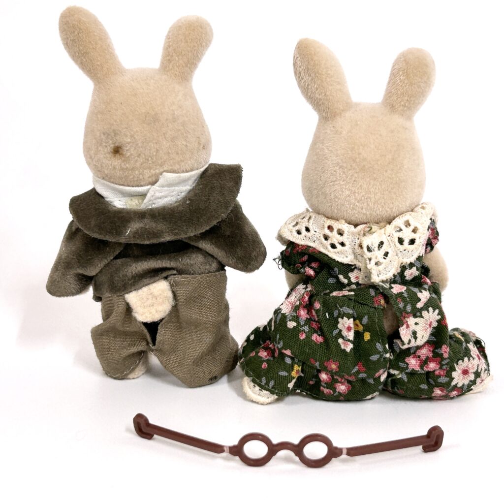 [used] 15th Anniversary Ivory Rabbit Grandparents 2000 C-25 Sylvanian Families Calico Critters