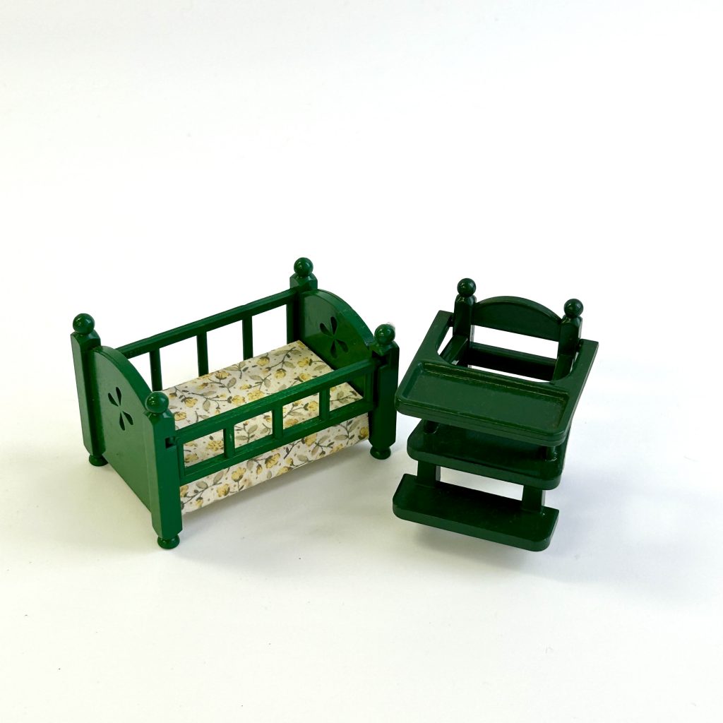 [used] Vintage Green Baby Bed and Chair Sylvanian Families Calico Critters