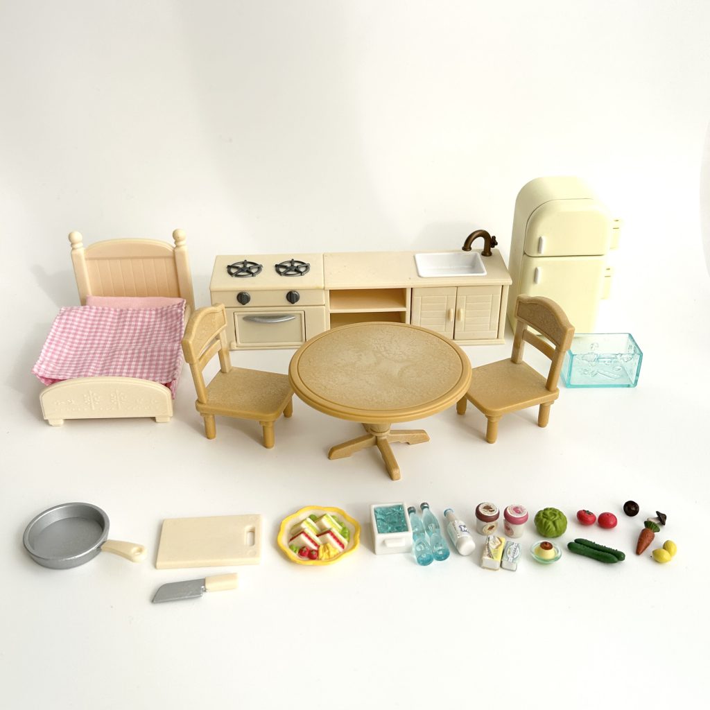 [used] Kitchen and Bed Furniture Set Sylvanian Families Calico Critters