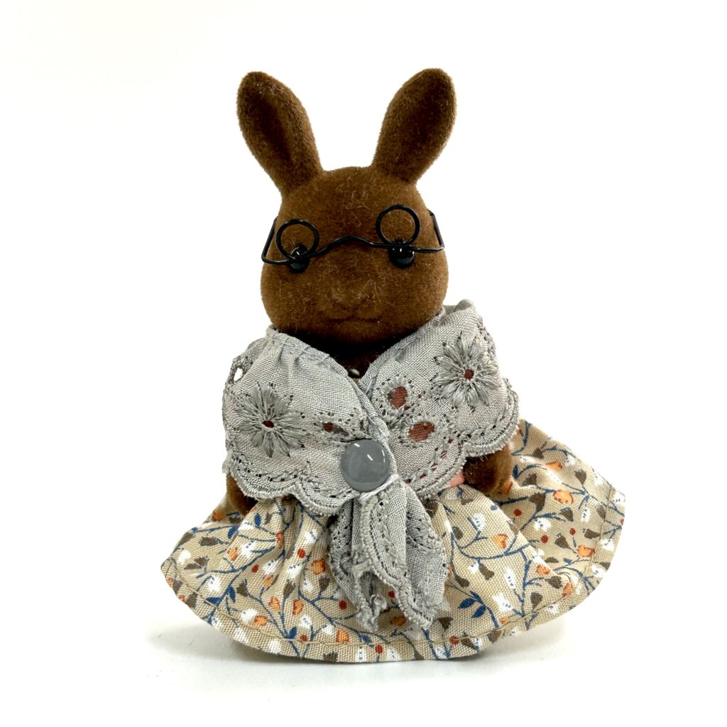 [used] Vintage Brown Rabbit Grandmother 1986 U-07-950 Sylvanian Families Calico Critters