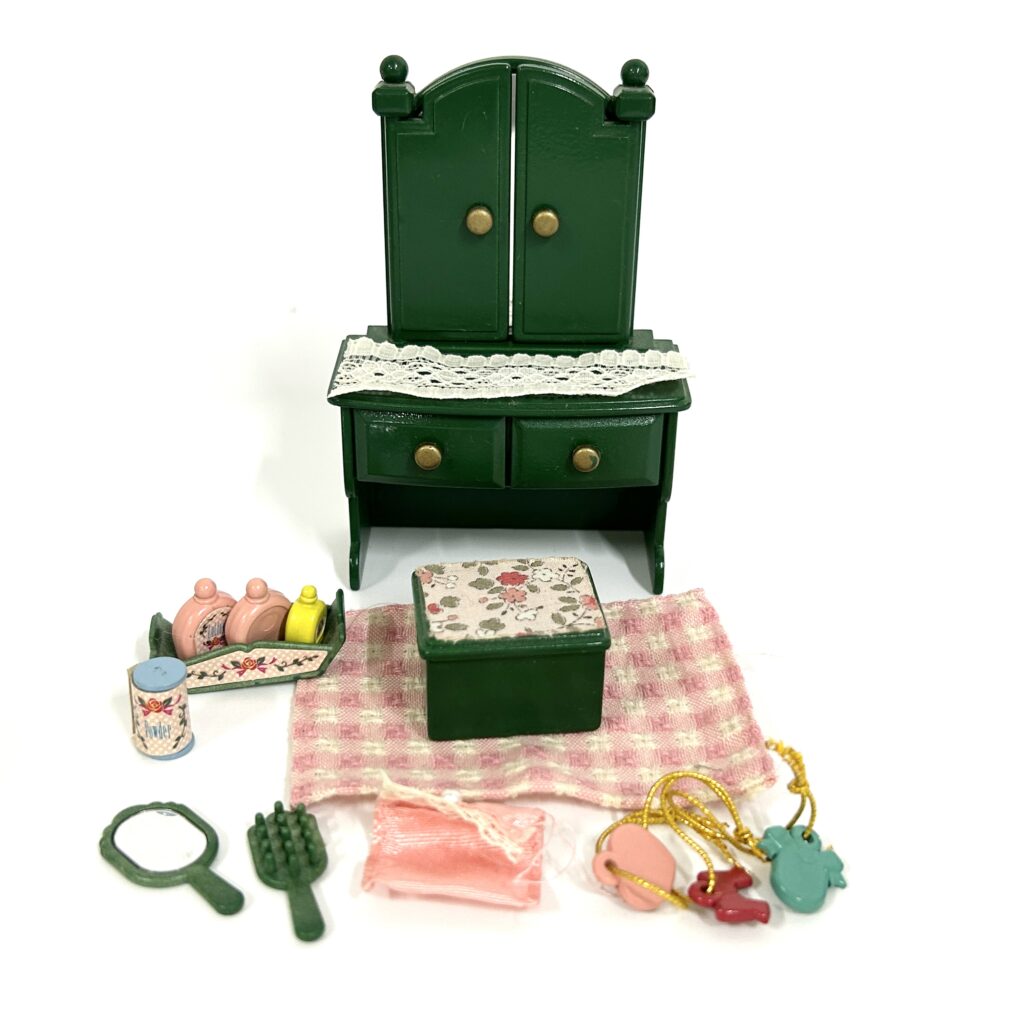 [used] Vintage Green Dresser Set 1995 KA-69 Sylvanian Families Calico Critters