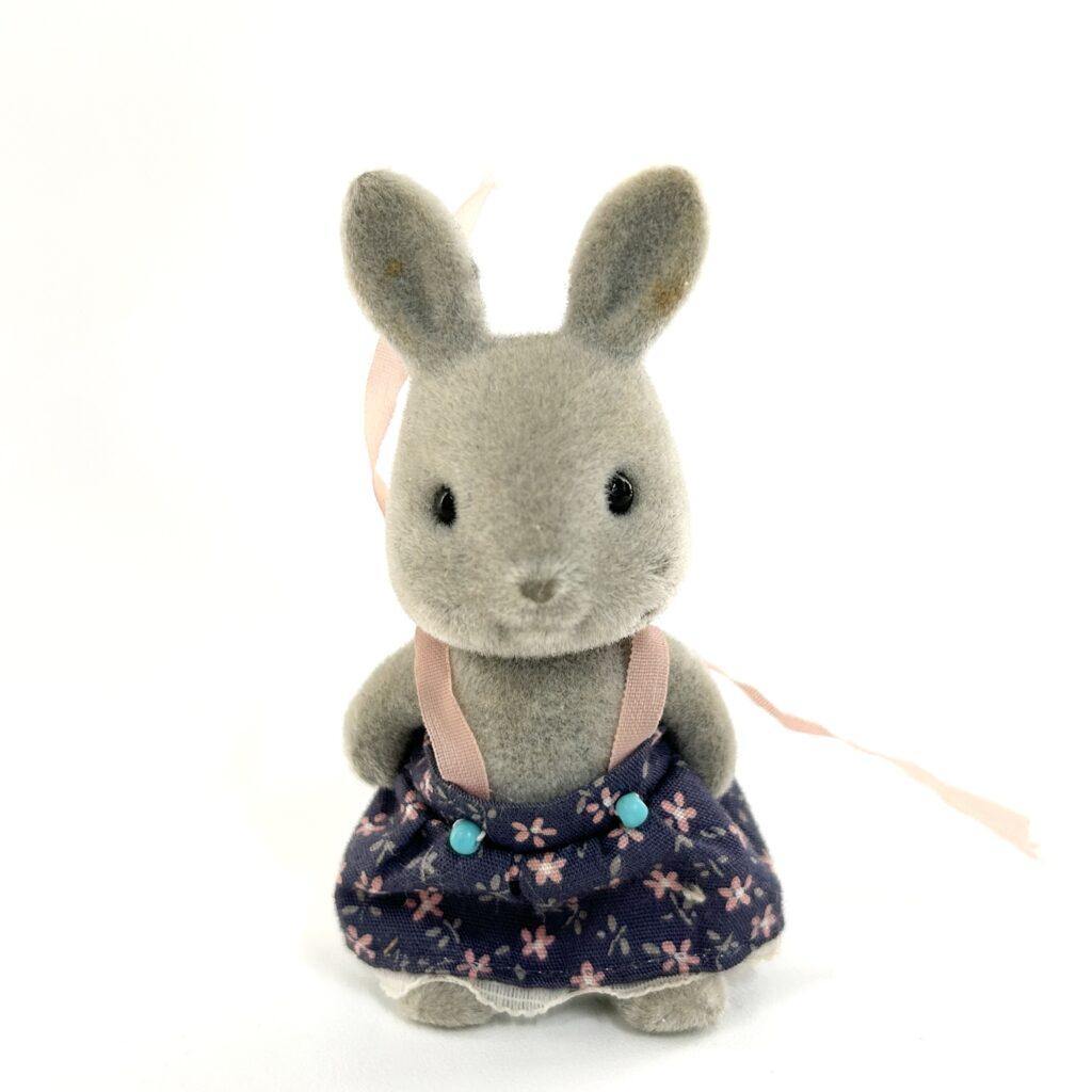 [used] Vintage Gray Rabbit Girl 1985 U-14-650 Sylvanian Families Calico Critters