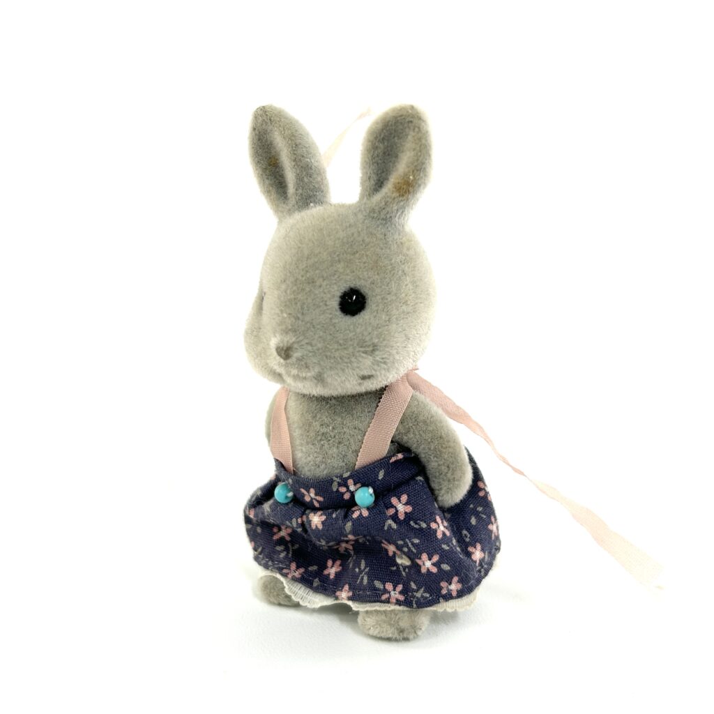 [used] Vintage Gray Rabbit Girl 1985 U-14-650 Sylvanian Families Calico Critters