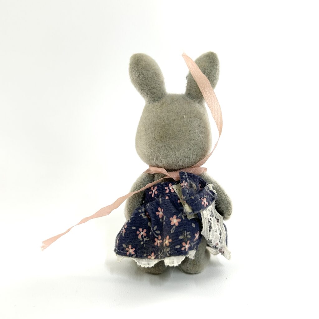 [used] Vintage Gray Rabbit Girl 1985 U-14-650 Sylvanian Families Calico Critters