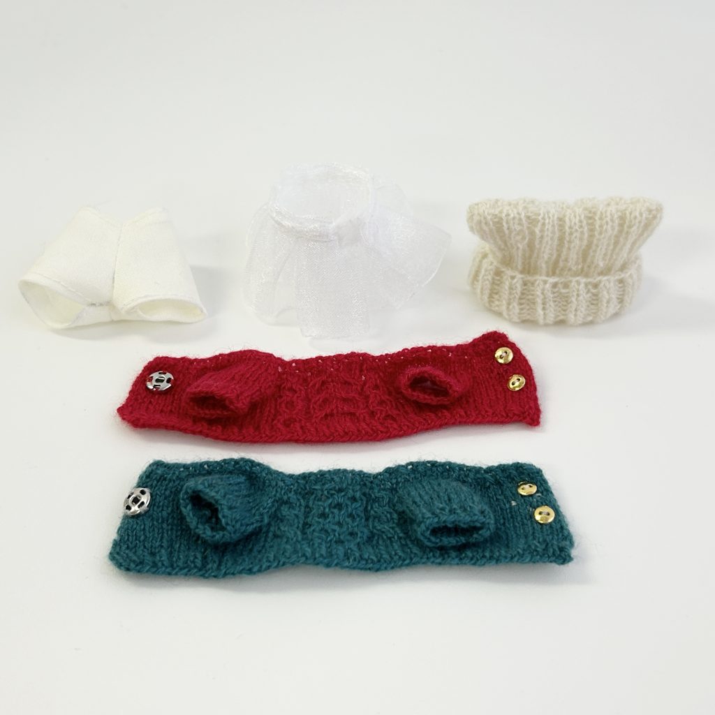 Handmade Aran Knit Set Red Green Handmade