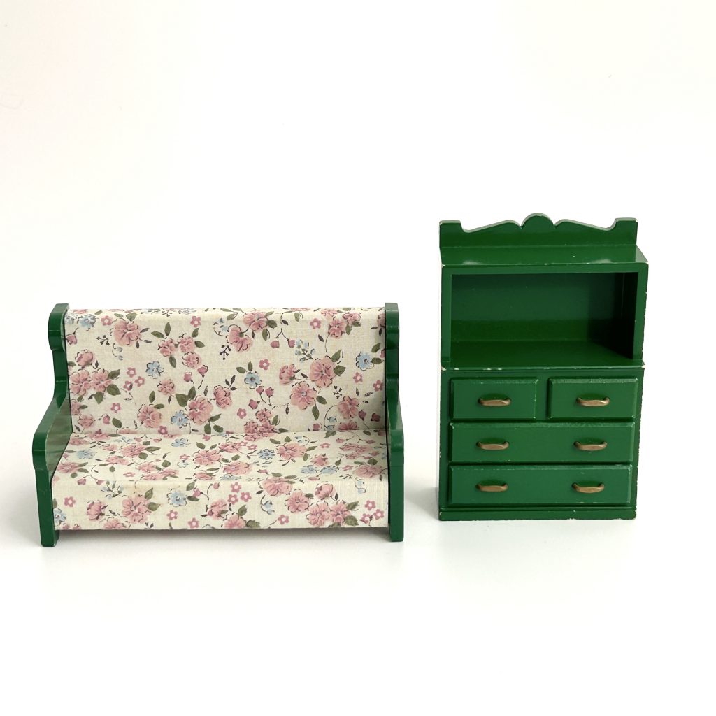 [used] Vintage Green Cupboard Sofa Set Sylvanian Families Calico Critters