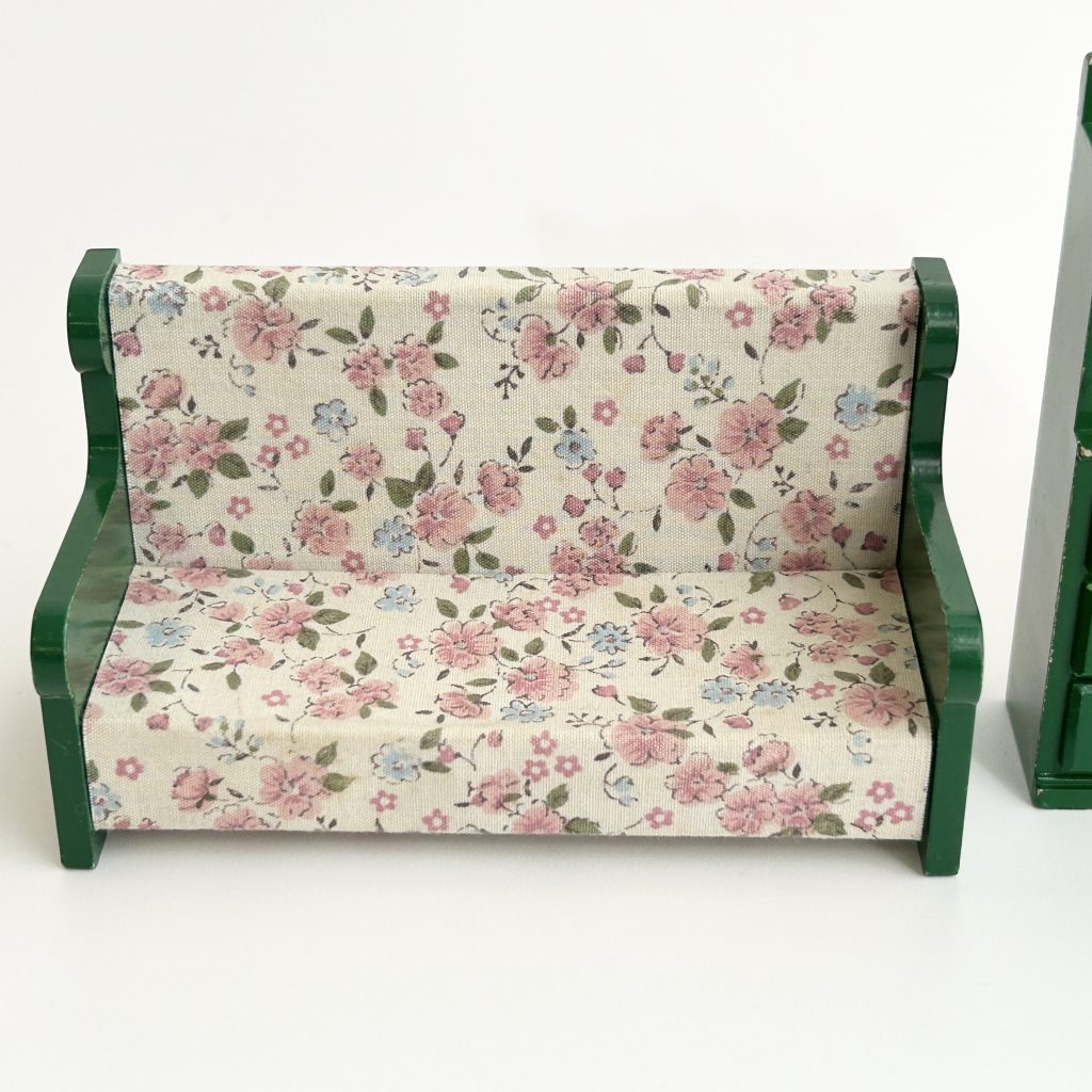 [used] Vintage Green Cupboard Sofa Set Sylvanian Families Calico Critters