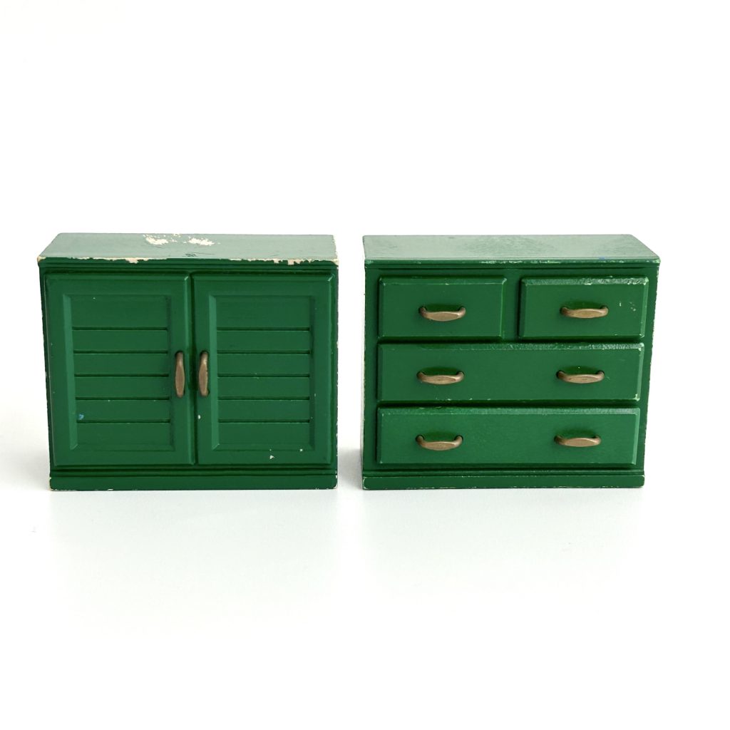 [used] Vintage Green Chest and Cabinet Sylvanian Families Calico Critters