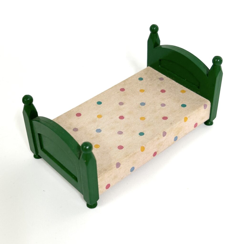 [used] Vintage Green Bed Polka Dots Pink Sylvanian Families Calico Critters