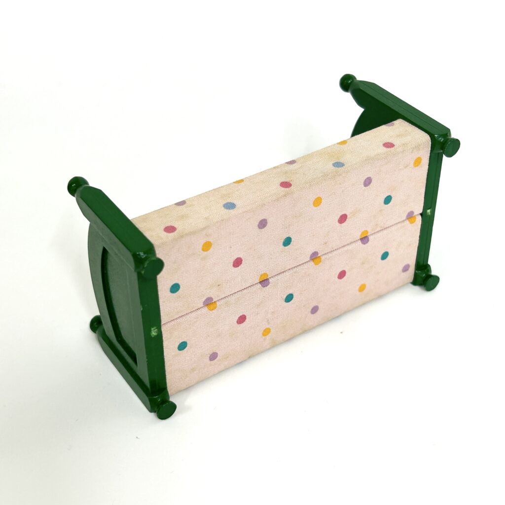 [used] Vintage Green Bed Polka Dots Pink Sylvanian Families Calico Critters